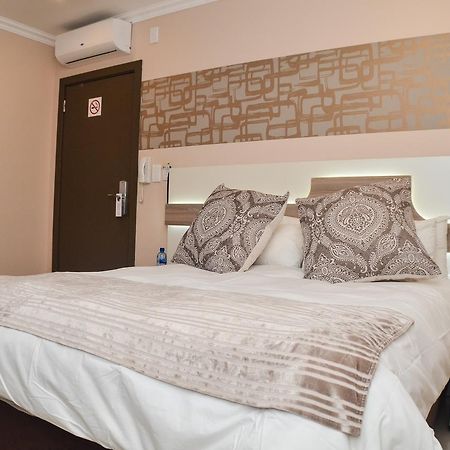 Solrand Hotel Durban Bagian luar foto