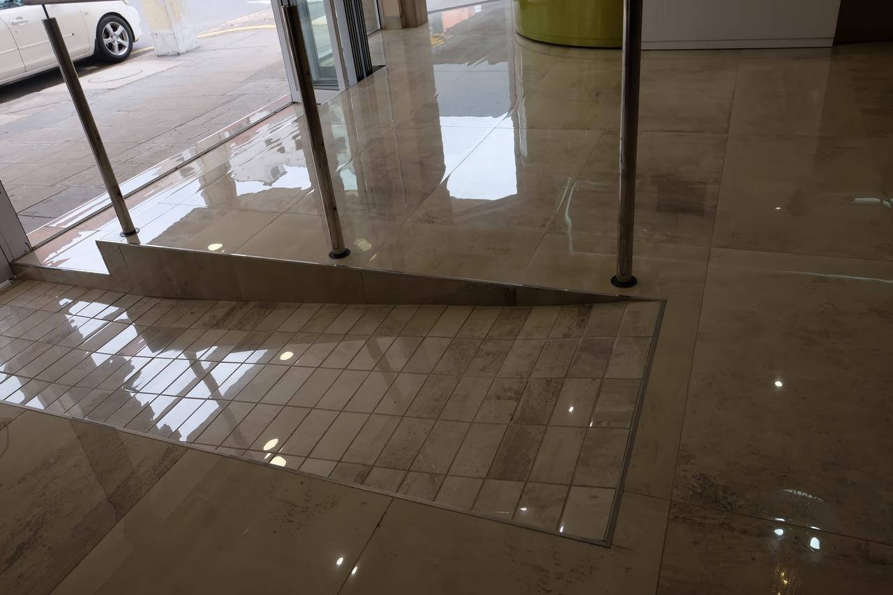 Solrand Hotel Durban Bagian luar foto