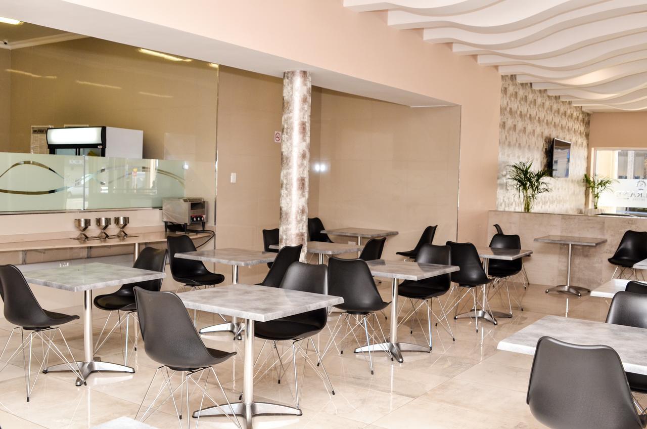 Solrand Hotel Durban Bagian luar foto