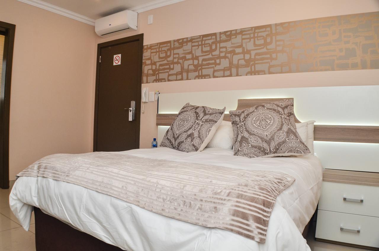 Solrand Hotel Durban Bagian luar foto