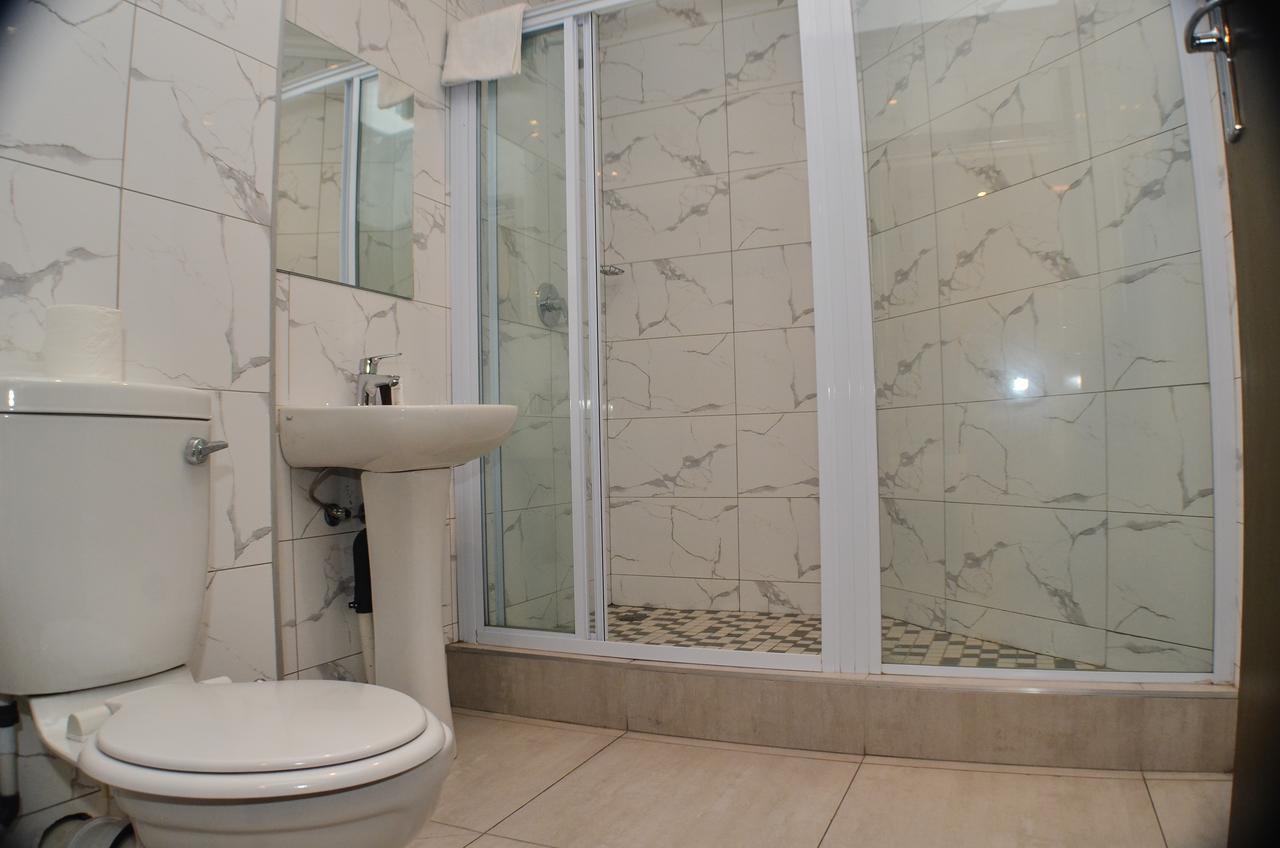 Solrand Hotel Durban Bagian luar foto