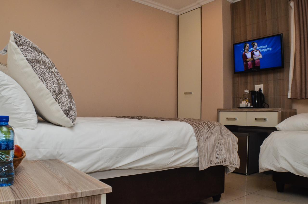 Solrand Hotel Durban Bagian luar foto